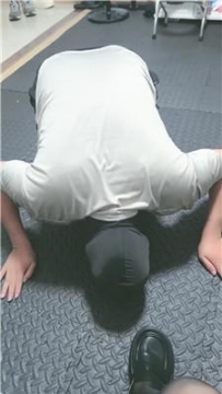 【调教视频】【灵莉】清理皮鞋黑丝臭脚 JS250617-12