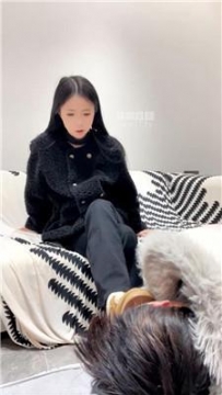 【调教视频】【双子】雪地靴踩地毯奴  JS251227-27