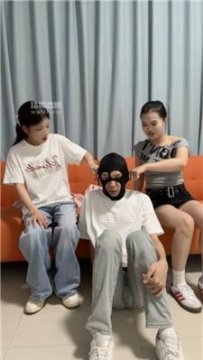 【调教视频】【猴哥】开发双S学生妹脏鞋白袜踩虐 bf54448