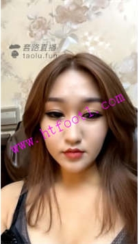 TL19947 艾米S疯狂舔黑丝的脚奴17分钟