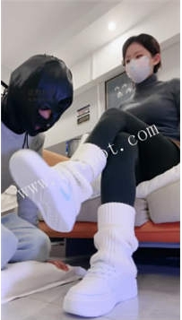 ZB2490 优优】情人节背着来调教33分钟