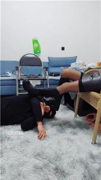 【调教视频】【冷魅女主】长靴黑丝踩虐废物 JS260102-31