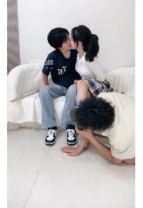 ZB9136 刘二狗】情侣主-绿帽下跪舔脏鞋白袜40分钟