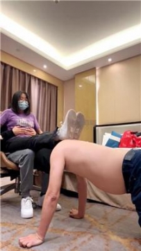 【调教视频】【奇了怪了】情侣主的鞋奴袜奴 JS260214-4