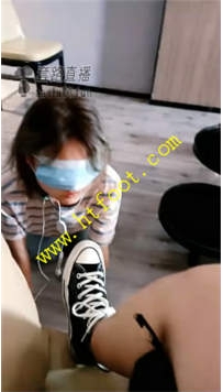 TL22786 佳影】新学期贱母狗清理鞋底46分钟