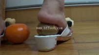 23820 丹丹凉拖裸足碾碎橙子猕猴桃