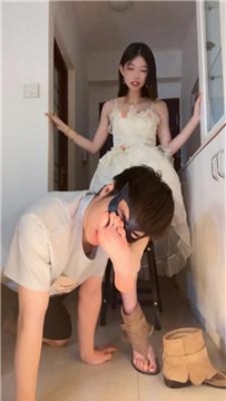 【调教视频】【佳佳】奶狗清理脏鞋底-裸足舔 bf56134