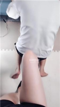 【调教视频】【灵竹】高跟踩-玉足狂舔 JS251101-23