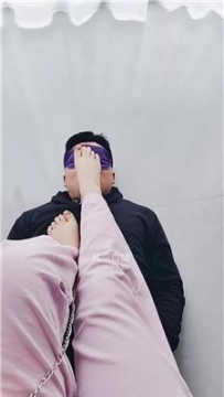 【调教视频】【思思殿下】家奴仔细品尝臭脚丫 JS260401-2