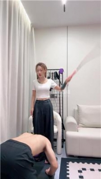 【调教视频】【柒柒麻麻】健身女教练-踩踏鞭打场 JS251006-9