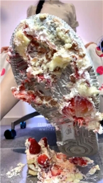 【第一视角】【秋黎】空军肉丝脚踩蛋糕喂食    251229-10