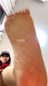 【第一视角】【暴暴】白袜裸足黑丝    260318-32