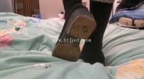 30970  【白白酱酱】黑色长靴沾满泥巴踩床，超脏超解压