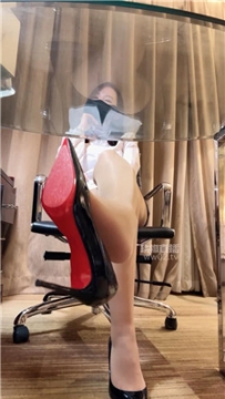 【第一视角】【南乔】偷闻鞋子被领导抓到    251022-10