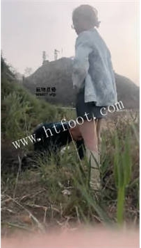 ZB6124 花爷】女上司户外调教13分钟