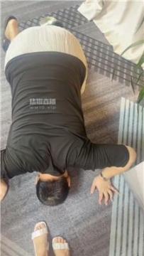 【调教视频】【助教群s】清理素人女店员的脏鞋 JS250807-24