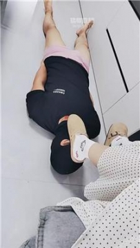 【调教视频】【思思殿下】勃肯鞋白袜踩脚垫奴 JS260521-1