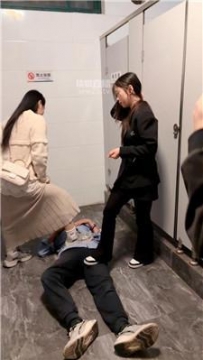 【调教视频】【阳阳酱】深夜公厕多S群调【四视角版】 bf61523