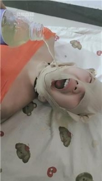 【调教视频】【忘忧情侣主】超脏鞋子辱绿帽 JS251014-22