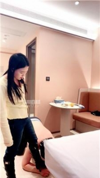 【调教视频】【狠心小妈】情侣主-高跟长靴踩踏喂食 JS260107-10