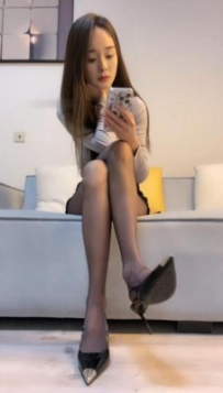 黑丝臭脚调脚贱狗爆蛋圣水深喉踩踏