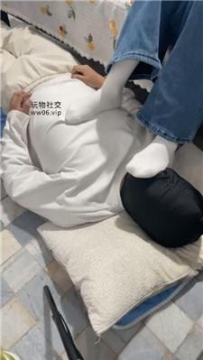 【调教视频】【小胖墩】白袜脚玉足蹂躏踩家奴 JS241227-6