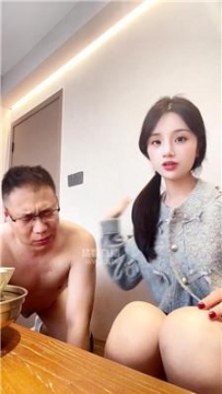 【调教视频】【香芋朱朱】桌底白袜脚玩老板 bf61114