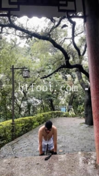 ZB11906 香芋朱朱-雨中虐待爬行34分钟