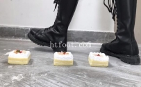 AC1050 健身美女长靴楼道踩蛋糕面包制作狗粮