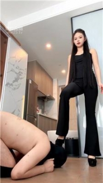 【调教视频】【囡囡】高跟碾压踩-灌圣水 bf61533