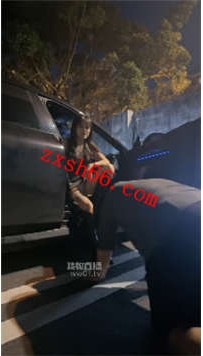 TLZB25997素人星探-户外车旁除臭坐脸虐乳踩踏25分