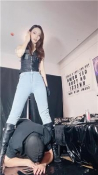 【调教视频】【倪小主】脚下喂食-高跟长靴踢裆-转胯狗爬 bf53794