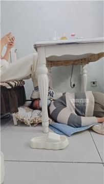 【调教视频】【是樱樱呀】母畜-桌底-脏鞋踩 JS260229-10