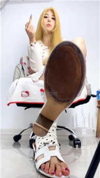 【第一视角】【小懿】裸足寸止洗脑戏耍    260530-21