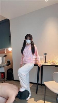 【调教视频】【白渝】头顶鞋-脚下喂食场 JS251115-9