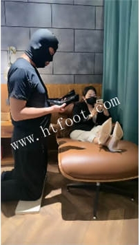 TL45568 辣吃多的辣姐】罚跪两小时搓衣板125分钟