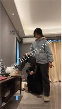 ZB2432 素人挖机】18碎小萝莉35分钟