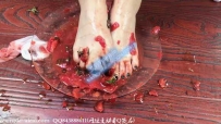 16382 江南倩儿-超薄奶白短丝裸足踩小番茄