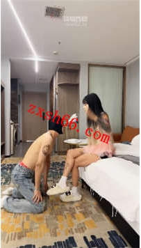 TLZB26180素人饮水机-纹身精神小妹手脚耳光口水踩踏舔脚35分