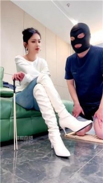 【调教视频】【uuu】惩罚偷鞋猥琐男藤条打 JS260324-5