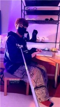 【调教视频】【琪琪女王殿下】双S-反绑滴蜡高跟踩【双视角版】 JS251227-1