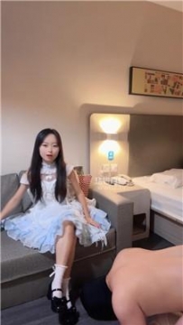 【调教视频】【太原海棠Sama】调教素人贱狗脚踩食物喂食 JS251024-15