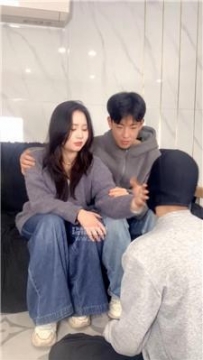 【调教视频】【女生也能很暴力】情侣主的脚下绿帽 JS260405-41