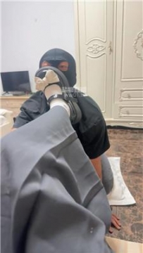 【调教视频】【温瑾Sama】吃烟灰-喂口水-脏皮鞋白袜辱 JS251003-29