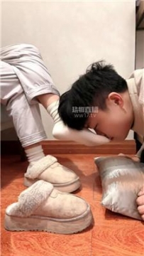 【调教视频】【丸佳】兄弟双M齐做狗 JS260109-2