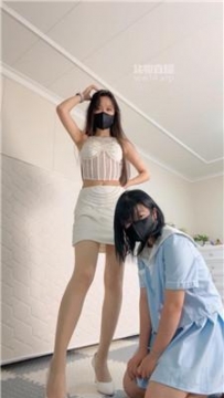 【调教视频】【猫神】情侣奴-高跟肉丝踩踏【双视角版】 bf57623