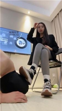 【调教视频】【七月大大】高帮帆布鞋白袜踩/香水控制/牛仔裤坐脸 bf48064