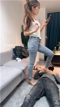 【调教视频】【云依】牛仔裤女神惩罚跑骚男友[上] bf58707