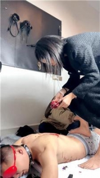 【调教视频】【悦悦】双S-强制滴蜡场 JS251227-40