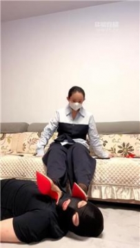 【调教视频】【贝拉】御姐黑丝踩踏 JS260217-8